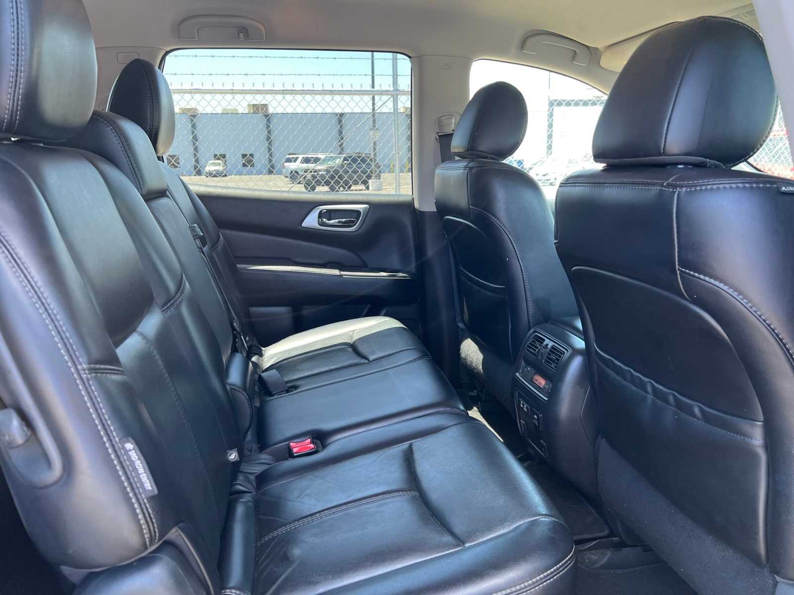 Thumbnail: 2019 Nissan Pathfinder - 23