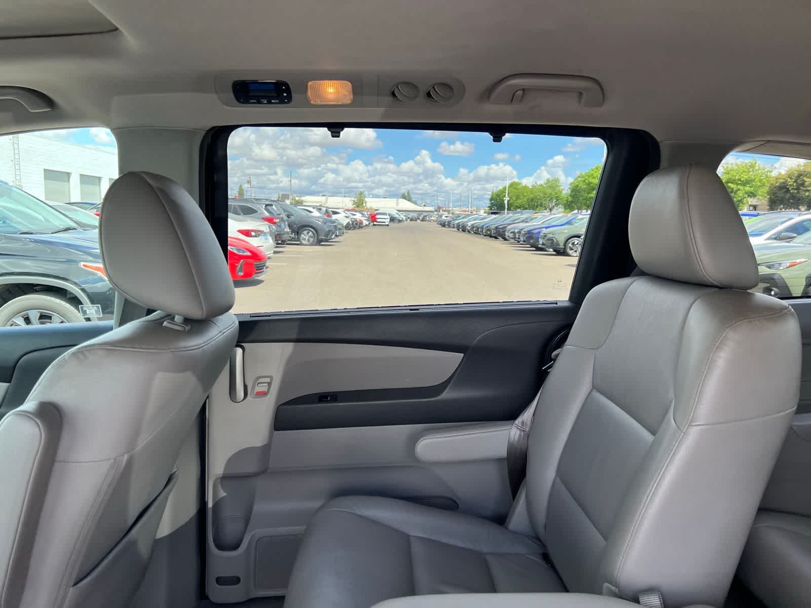 Thumbnail: 2011 Honda Odyssey - 19