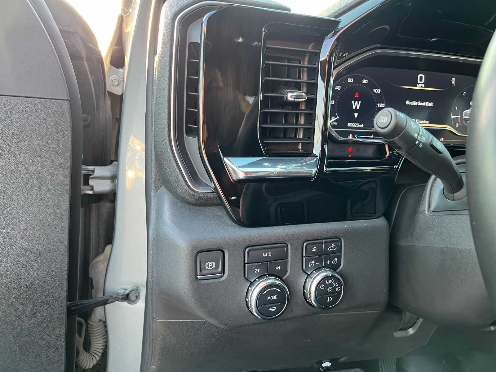 Thumbnail: 2024 GMC Sierra 1500 - 33