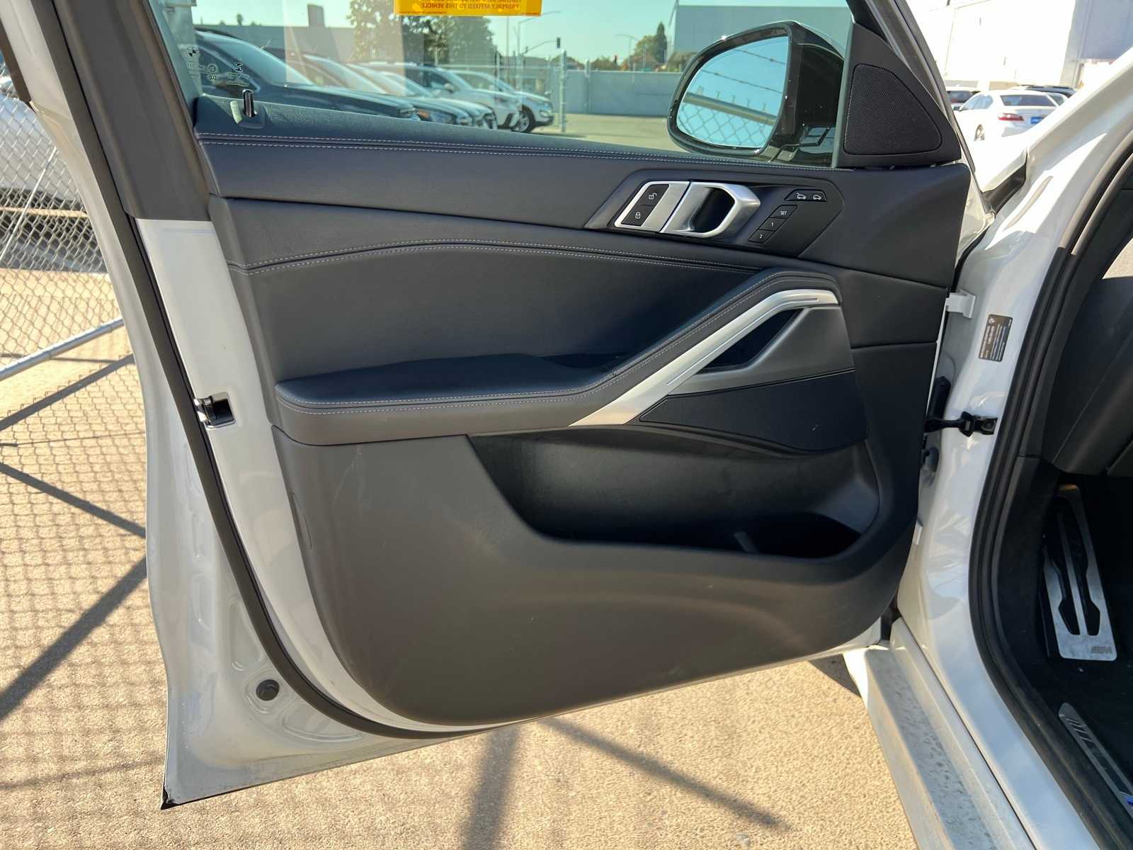 Thumbnail: 2022 BMW X6 - 16