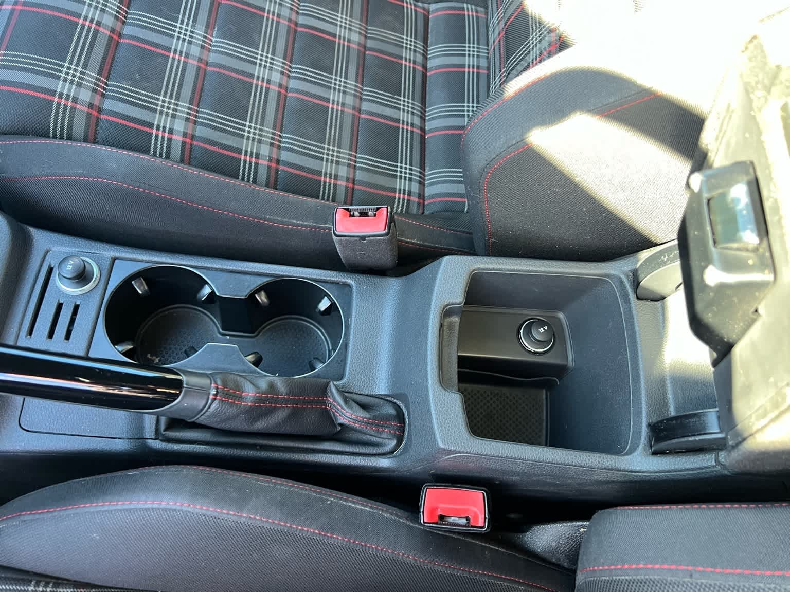 Thumbnail: 2016 Volkswagen Golf - 40