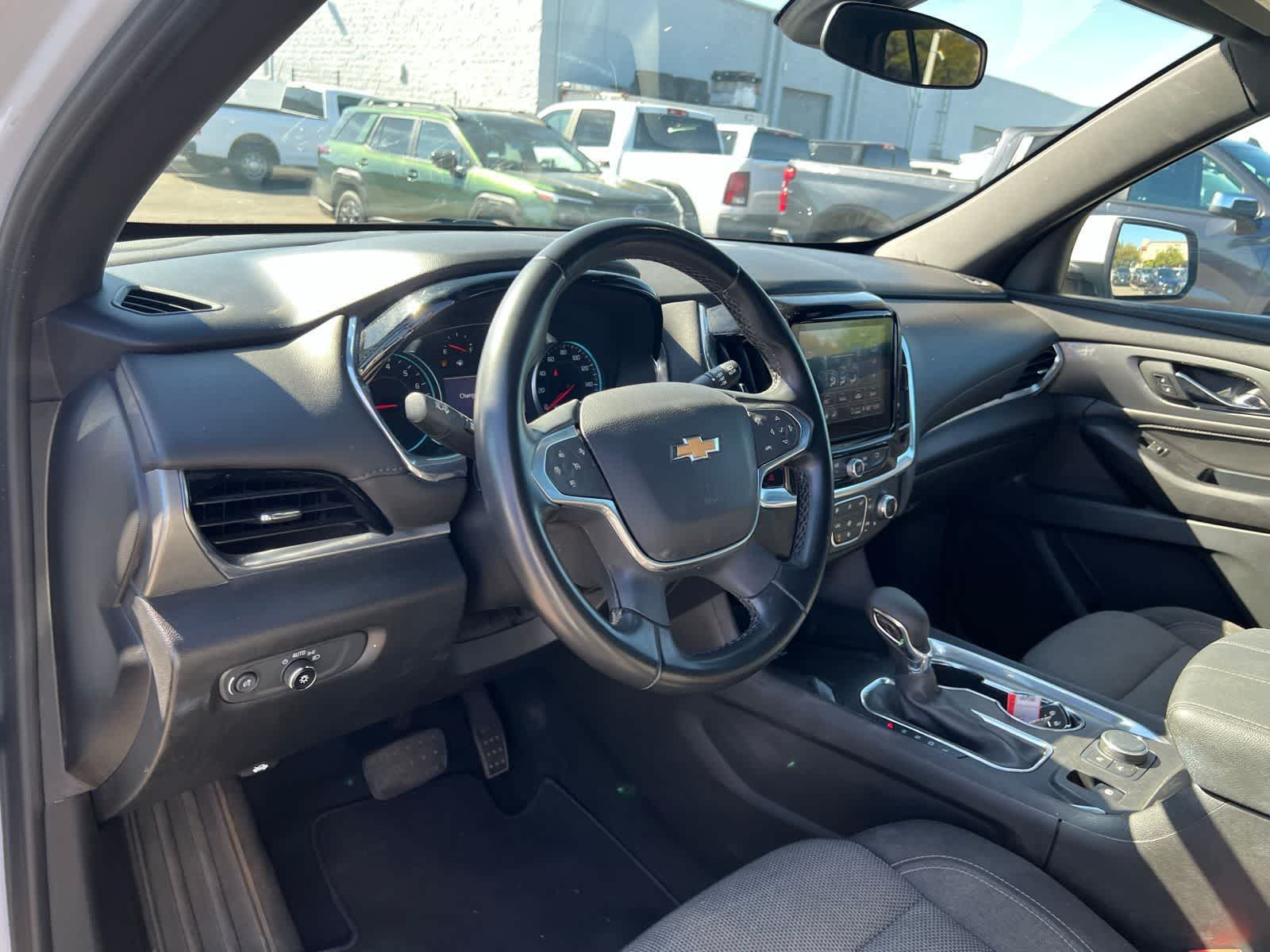 Thumbnail: 2023 Chevrolet Traverse - 14