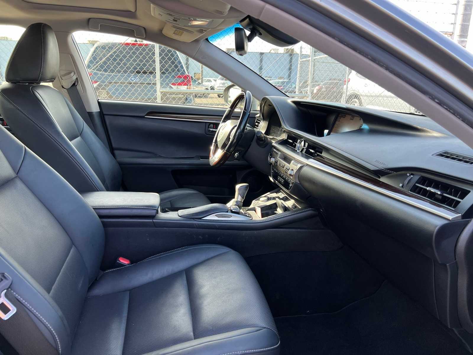 Thumbnail: 2016 Lexus ES - 27