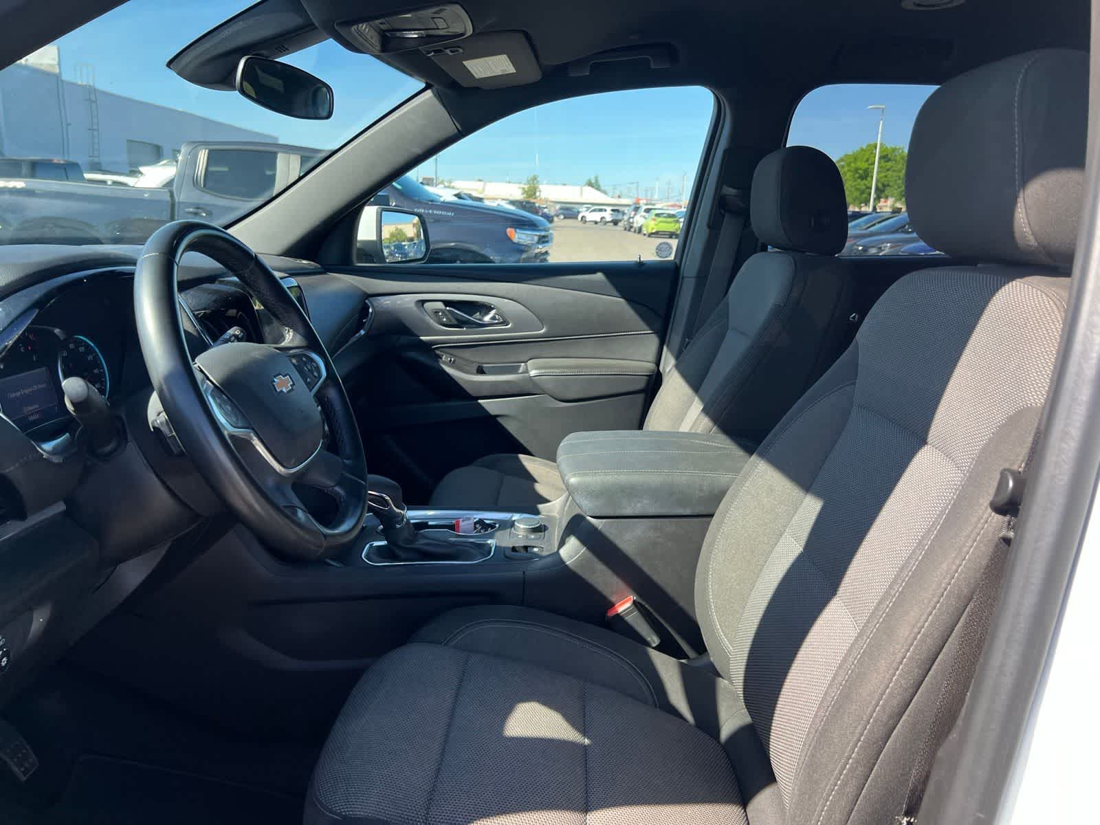 Thumbnail: 2023 Chevrolet Traverse - 15