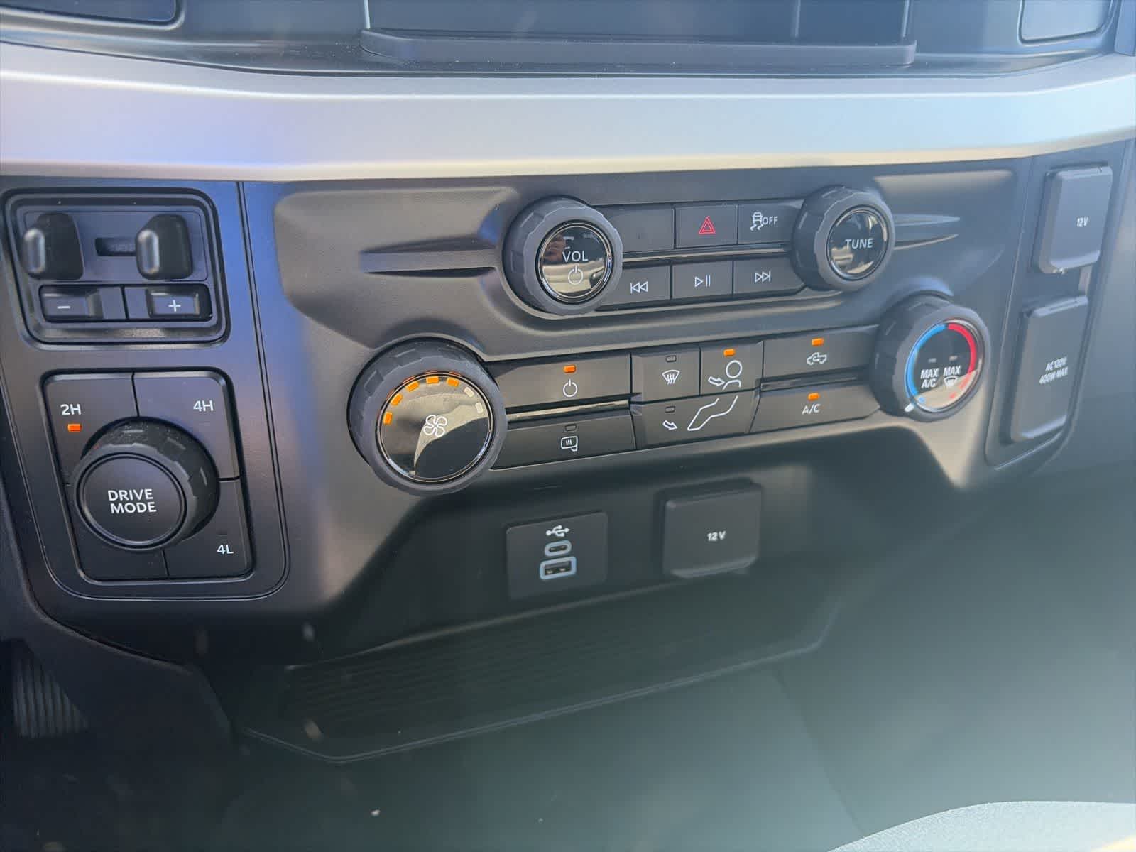 Thumbnail: 2025 Ford F-250 - 31