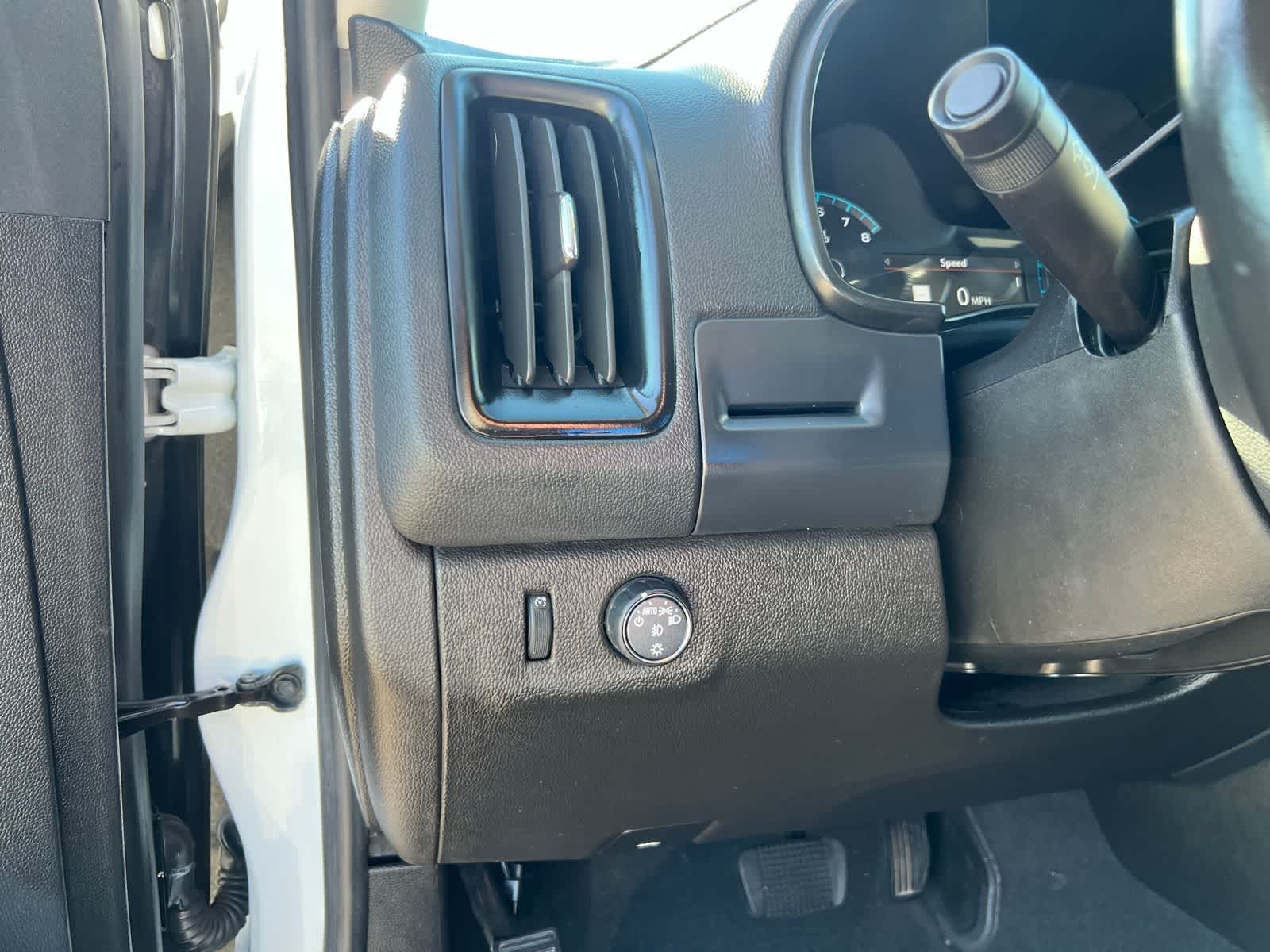 Thumbnail: 2022 Chevrolet Colorado - 33