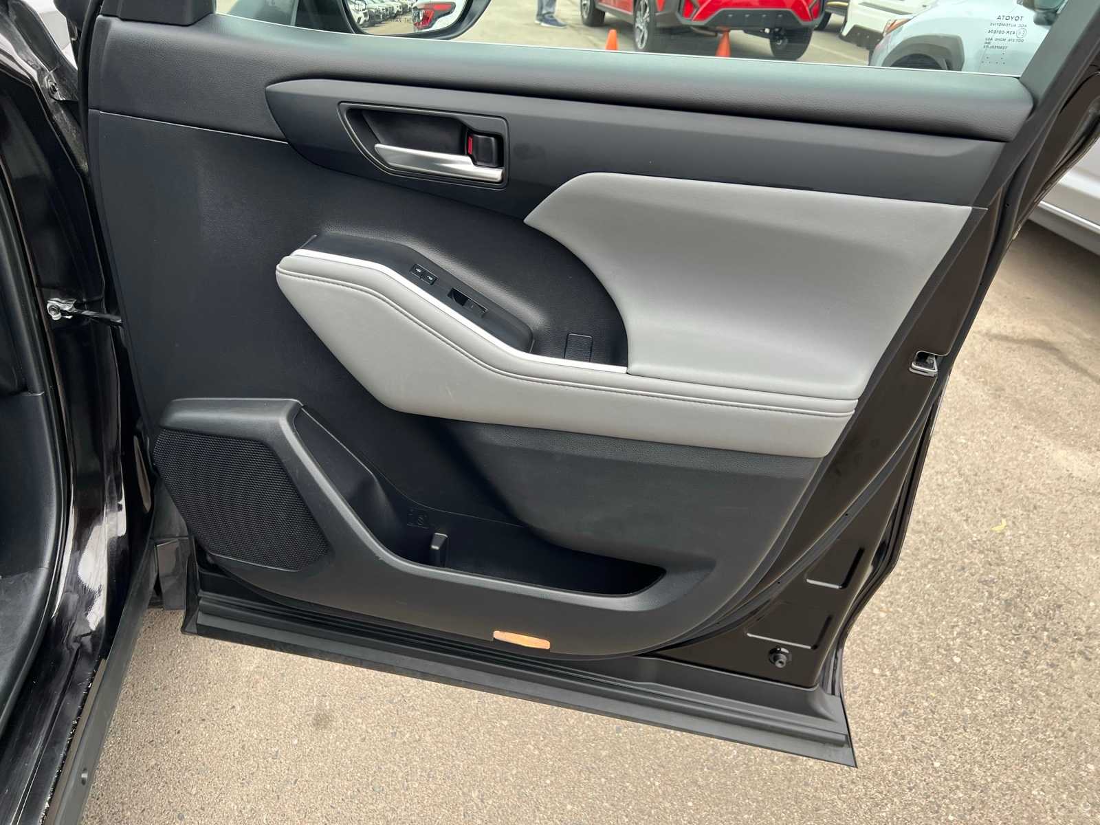 Thumbnail: 2021 Toyota Highlander - 28