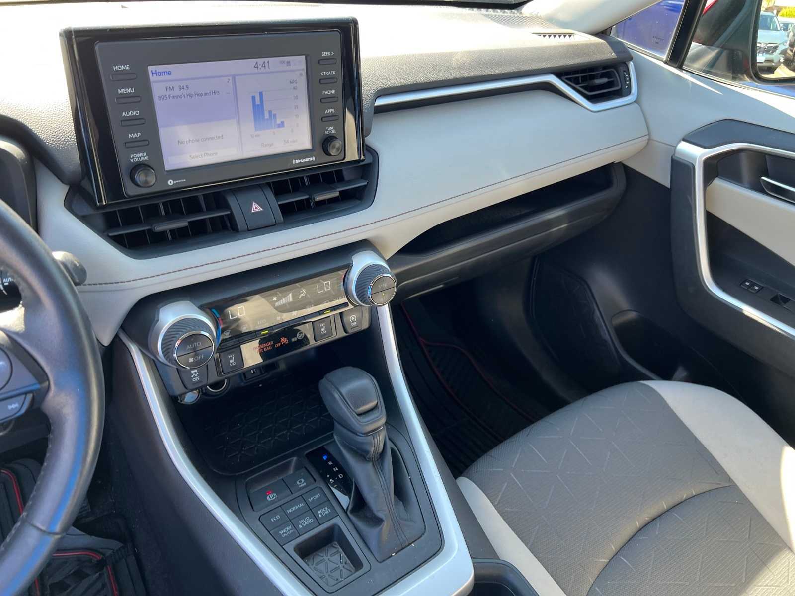 Thumbnail: 2021 Toyota RAV4 - 31