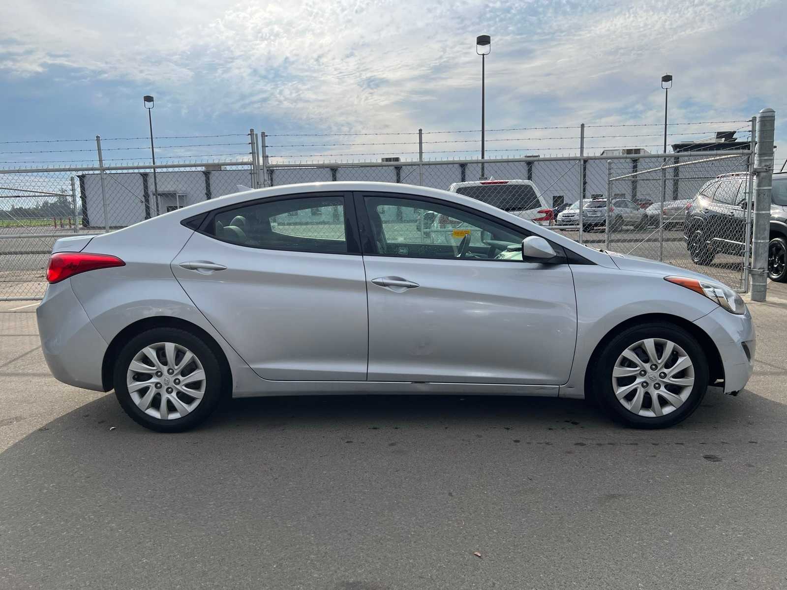 Thumbnail: 2012 Hyundai Elantra - 9