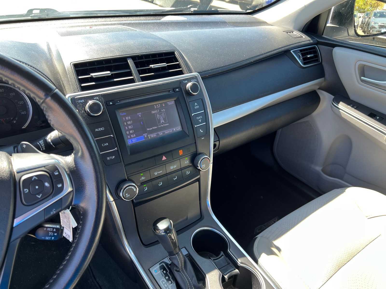 Thumbnail: 2016 Toyota Camry - 32