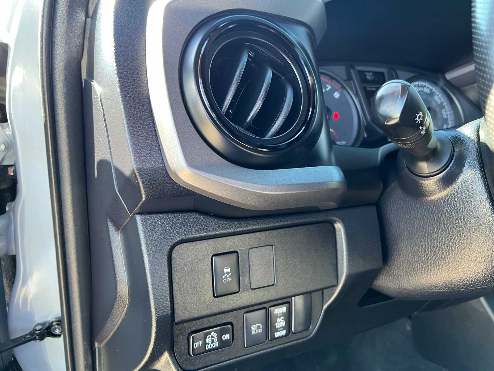 Thumbnail: 2021 Toyota Tacoma - 32