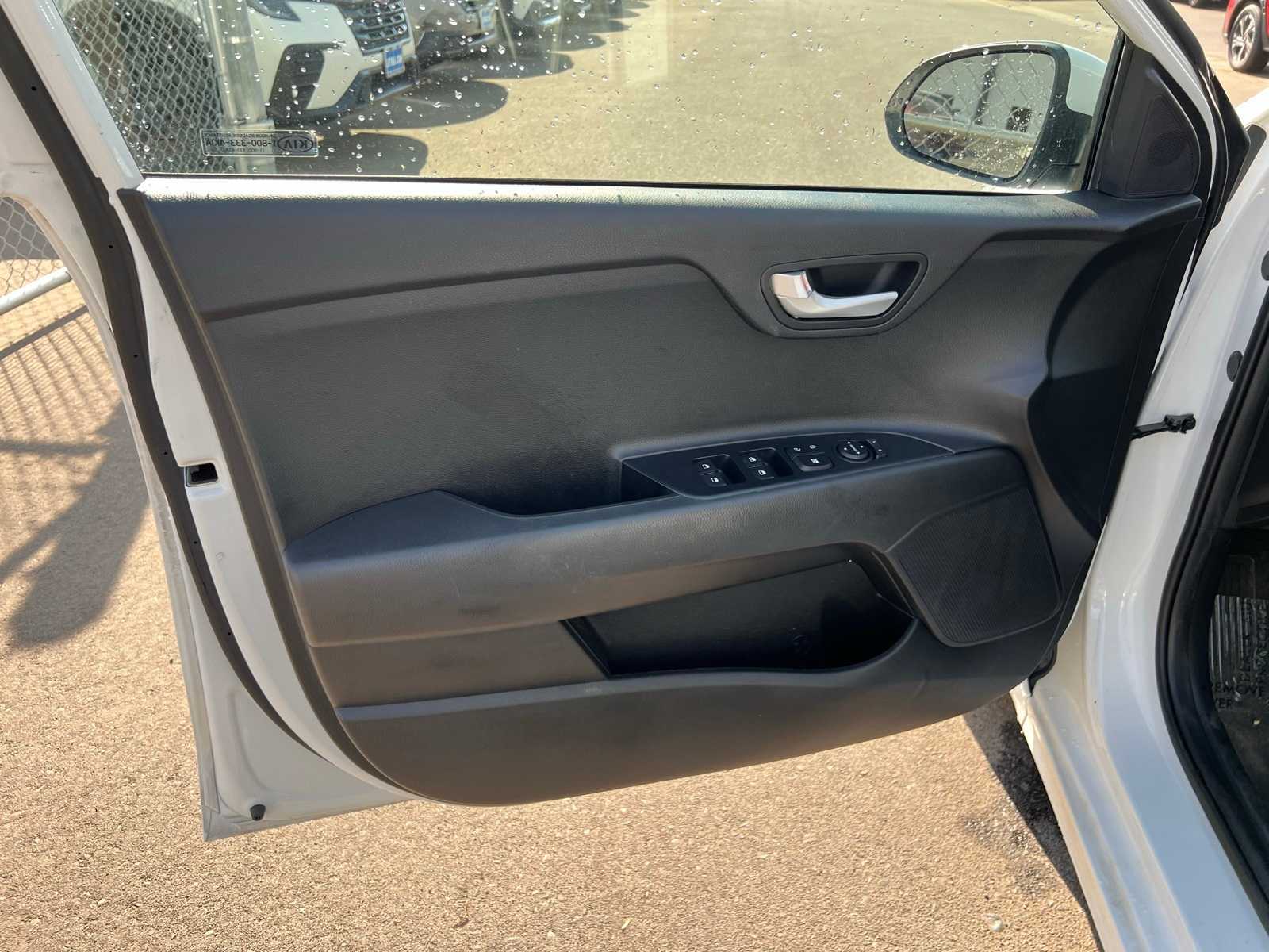 Thumbnail: 2021 Kia Rio - 15