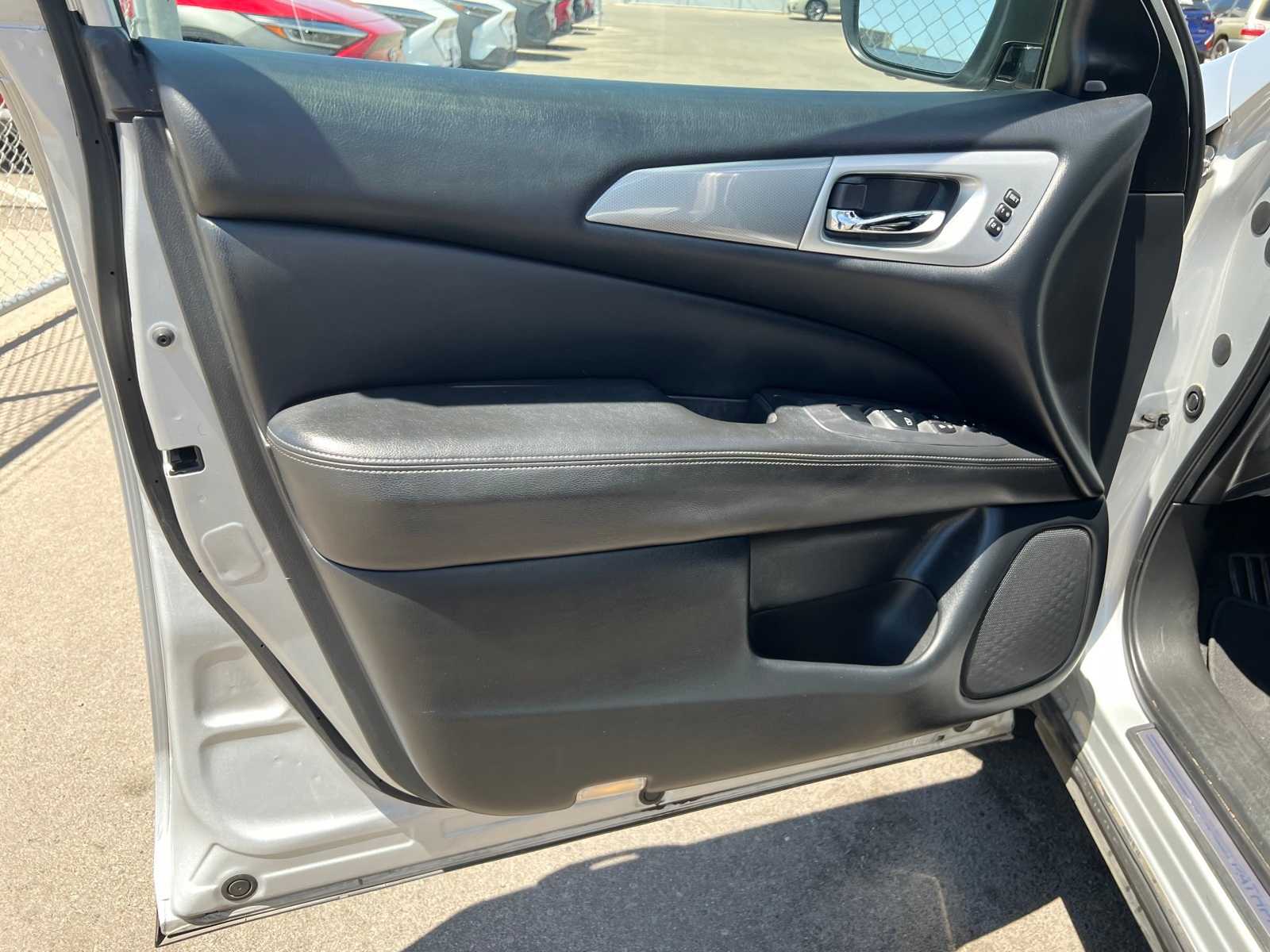 Thumbnail: 2019 Nissan Pathfinder - 16