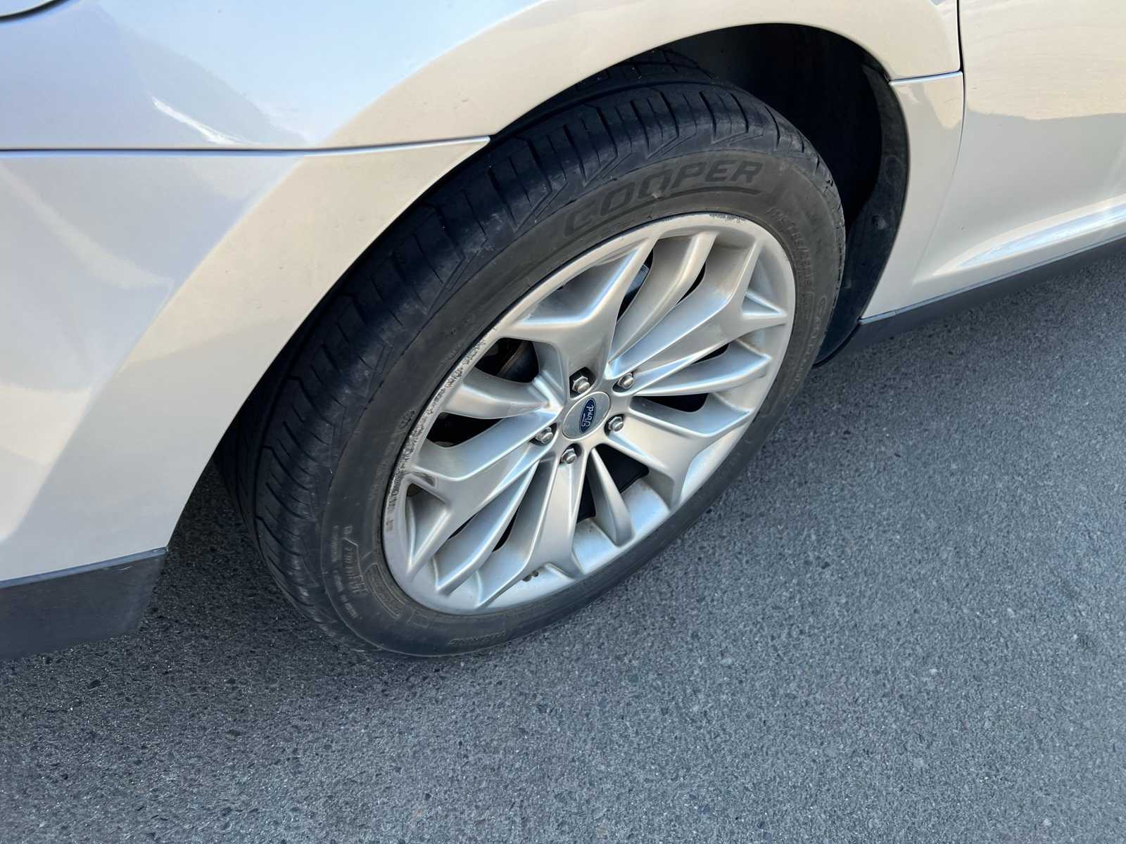 Thumbnail: 2019 Ford Taurus - 21