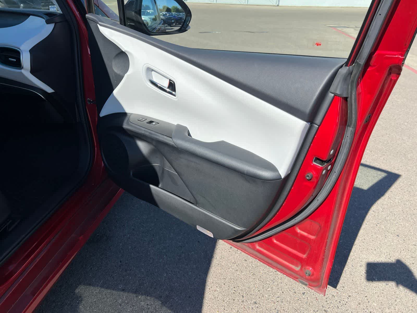 Thumbnail: 2017 Toyota Prius Prime - 27