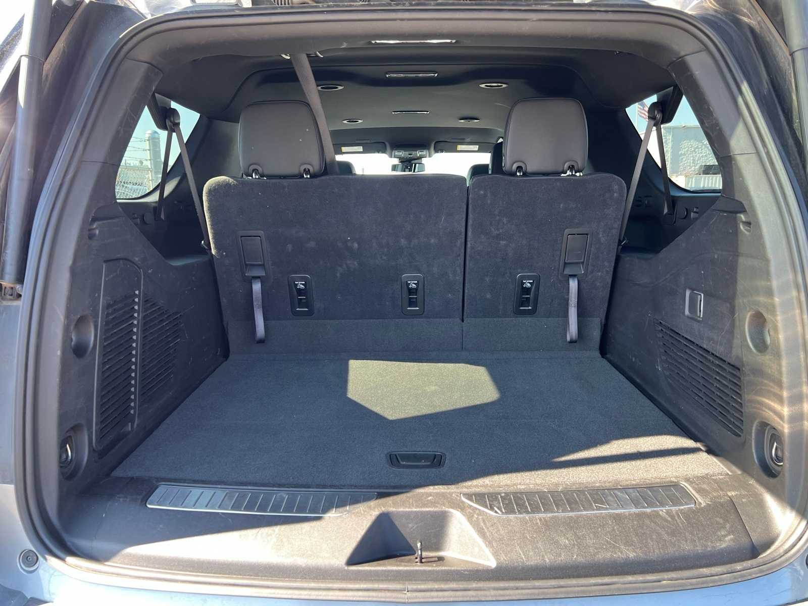 Thumbnail: 2025 Chevrolet Suburban - 6