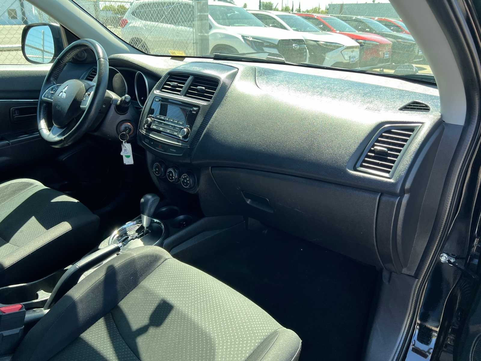 Thumbnail: 2015 Mitsubishi Outlander Sport - 26