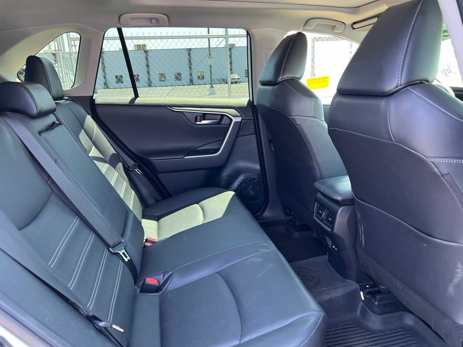 Thumbnail: 2021 Toyota RAV4 - 23