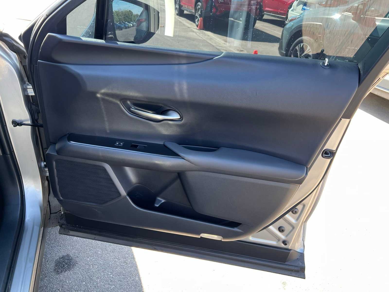 Thumbnail: 2020 Lexus UX - 27