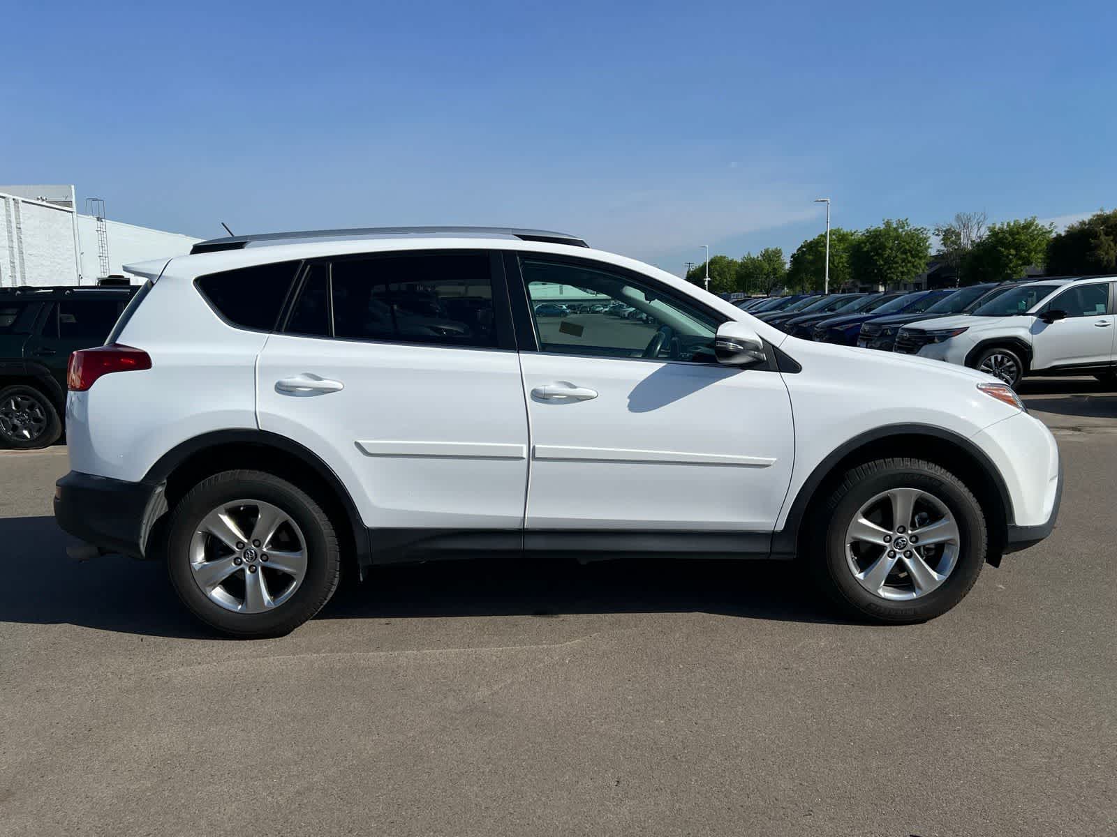 Thumbnail: 2015 Toyota RAV4 - 10