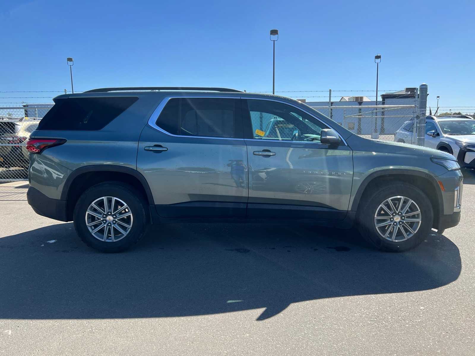Thumbnail: 2023 Chevrolet Traverse - 10