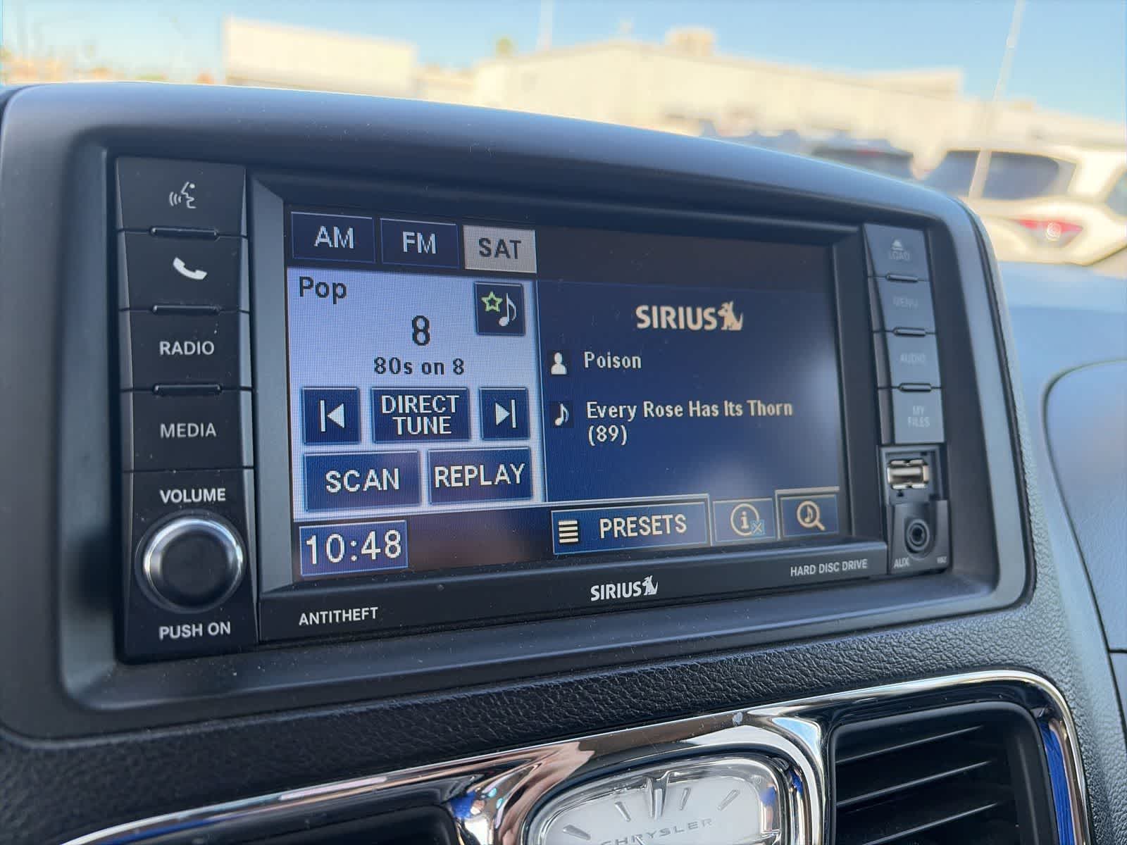 Thumbnail: 2012 Chrysler Town & Country - 29