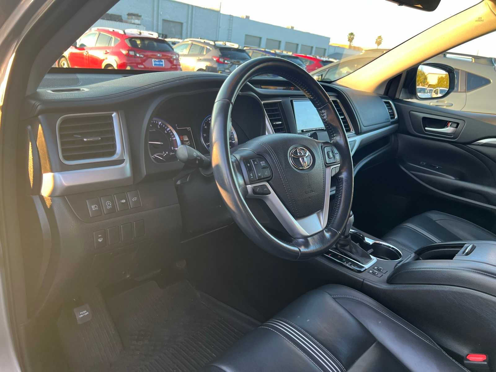 Thumbnail: 2017 Toyota Highlander - 13