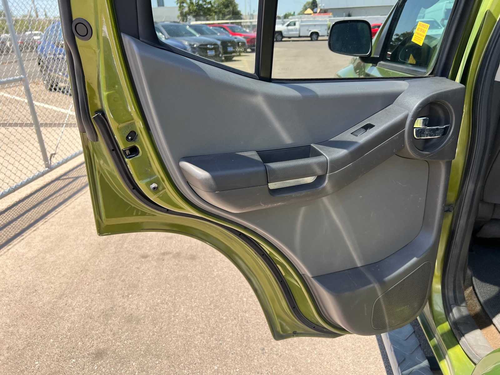 2011 Nissan Xterra S 19