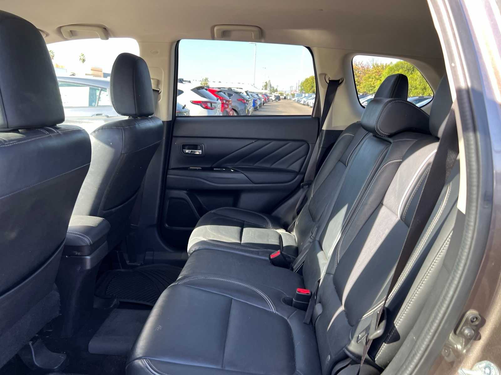 Thumbnail: 2018 Mitsubishi Outlander - 19