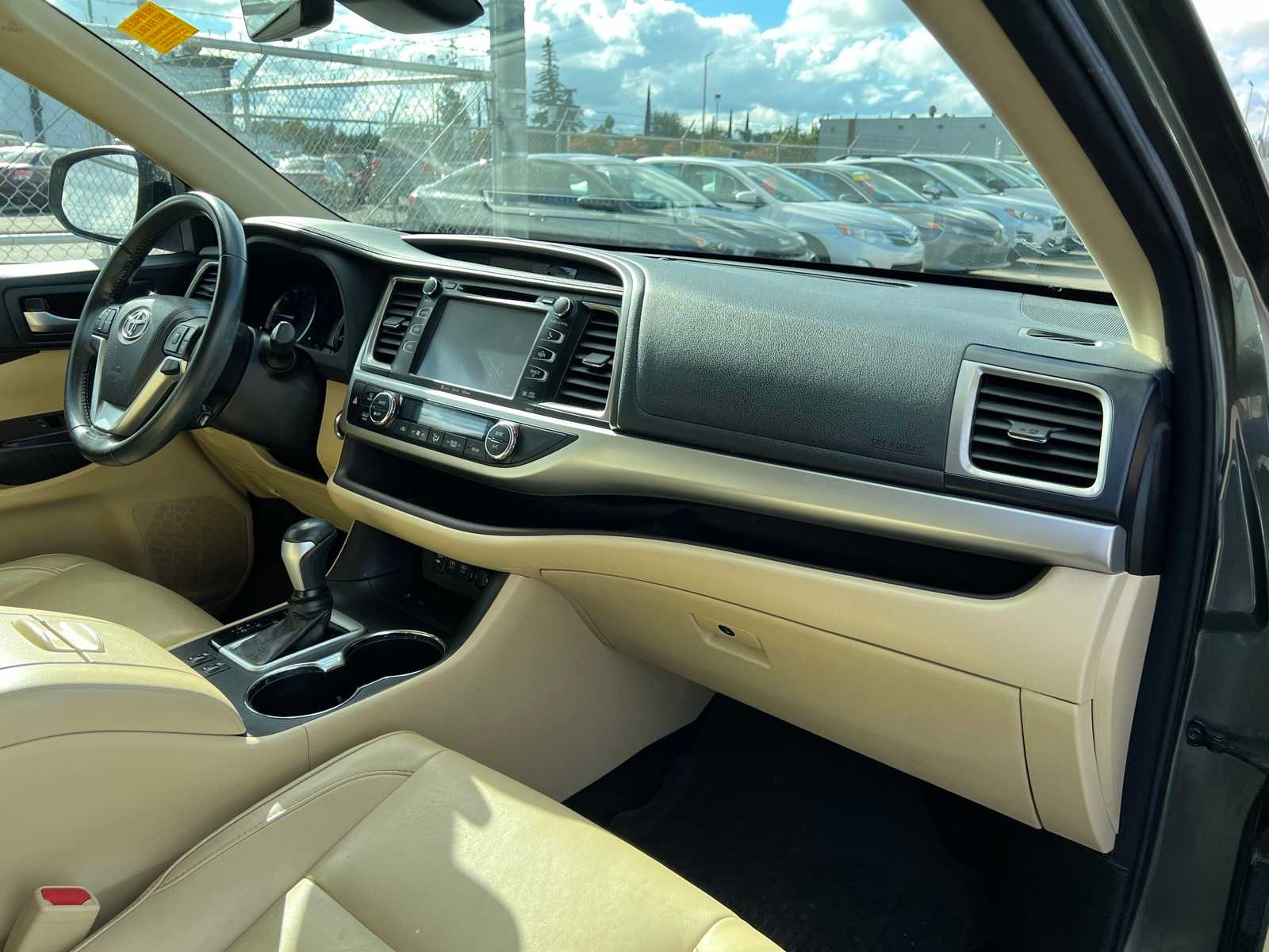 Thumbnail: 2018 Toyota Highlander - 26