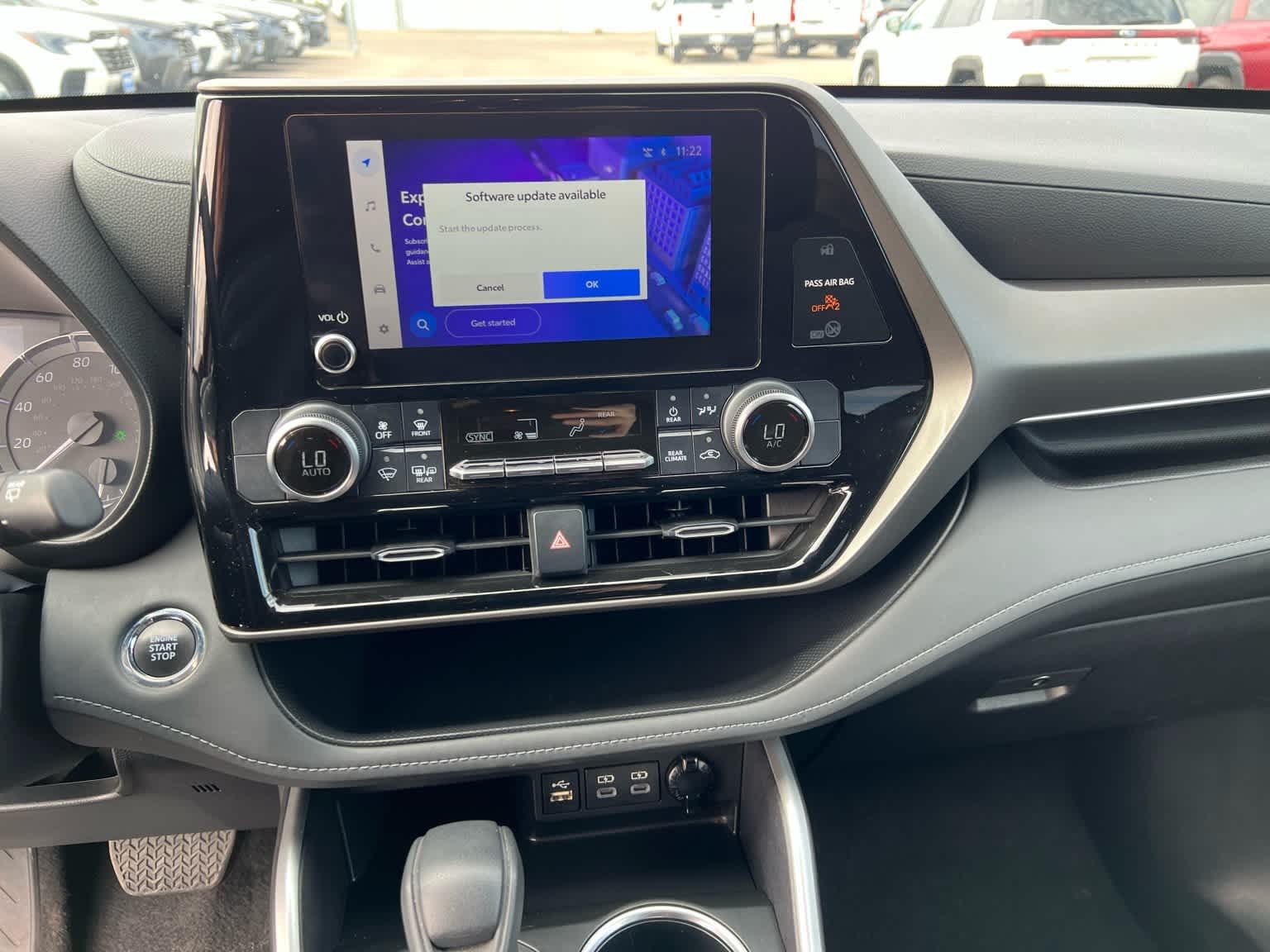 Thumbnail: 2023 Toyota Highlander - 35