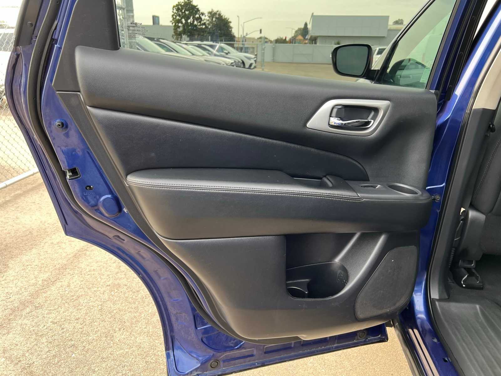 Thumbnail: 2020 Nissan Pathfinder - 19