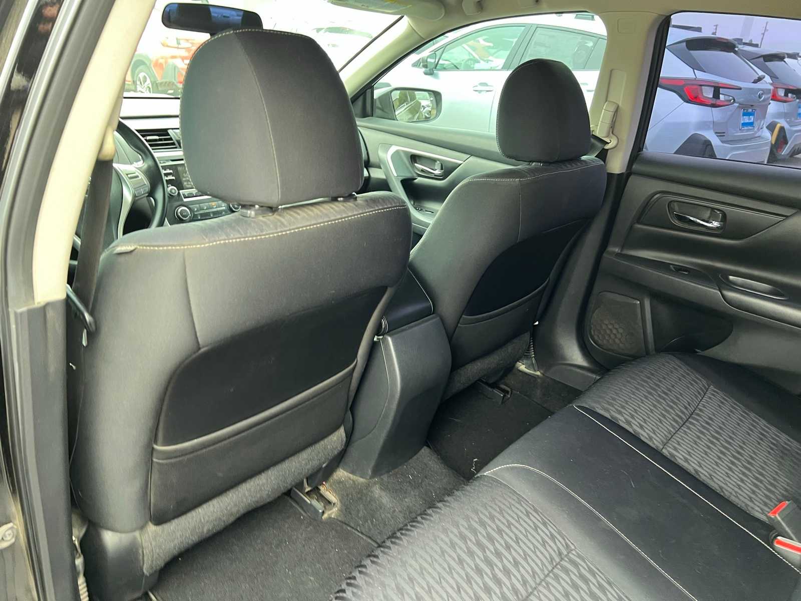 Thumbnail: 2017 Nissan Altima - 17