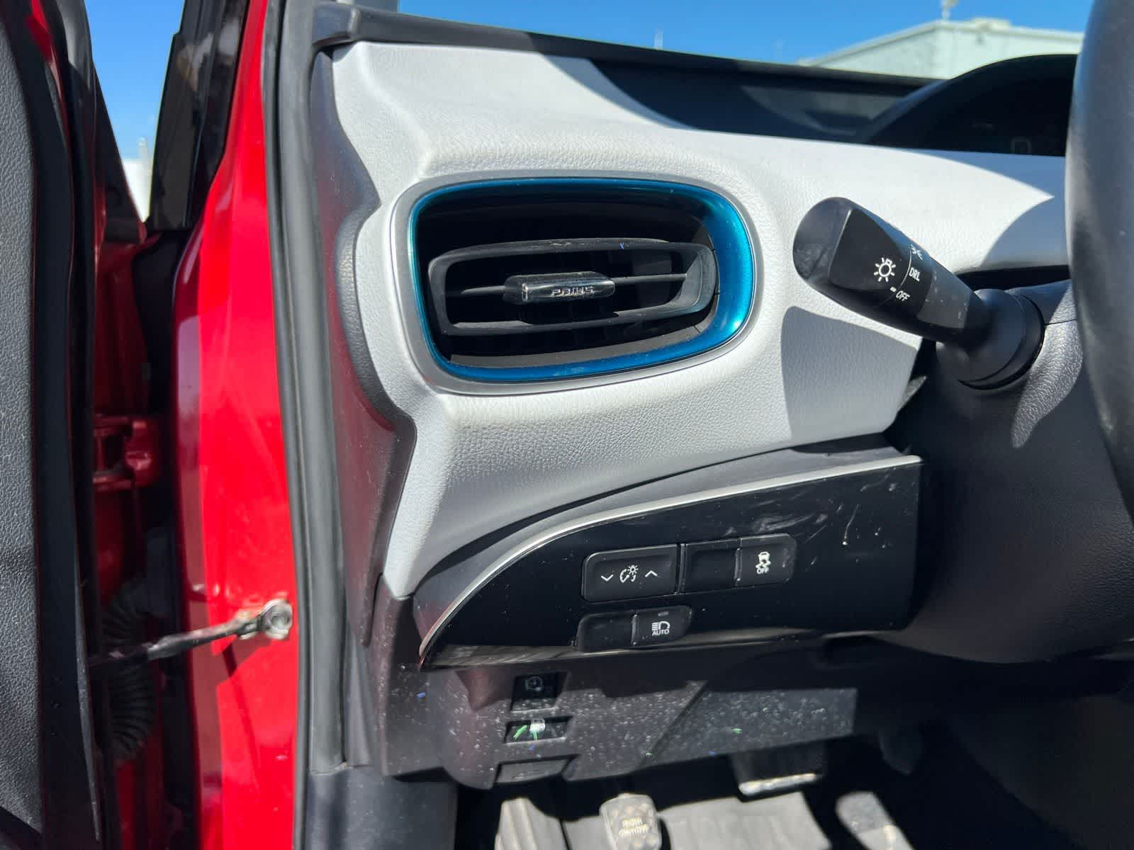 Thumbnail: 2017 Toyota Prius Prime - 28