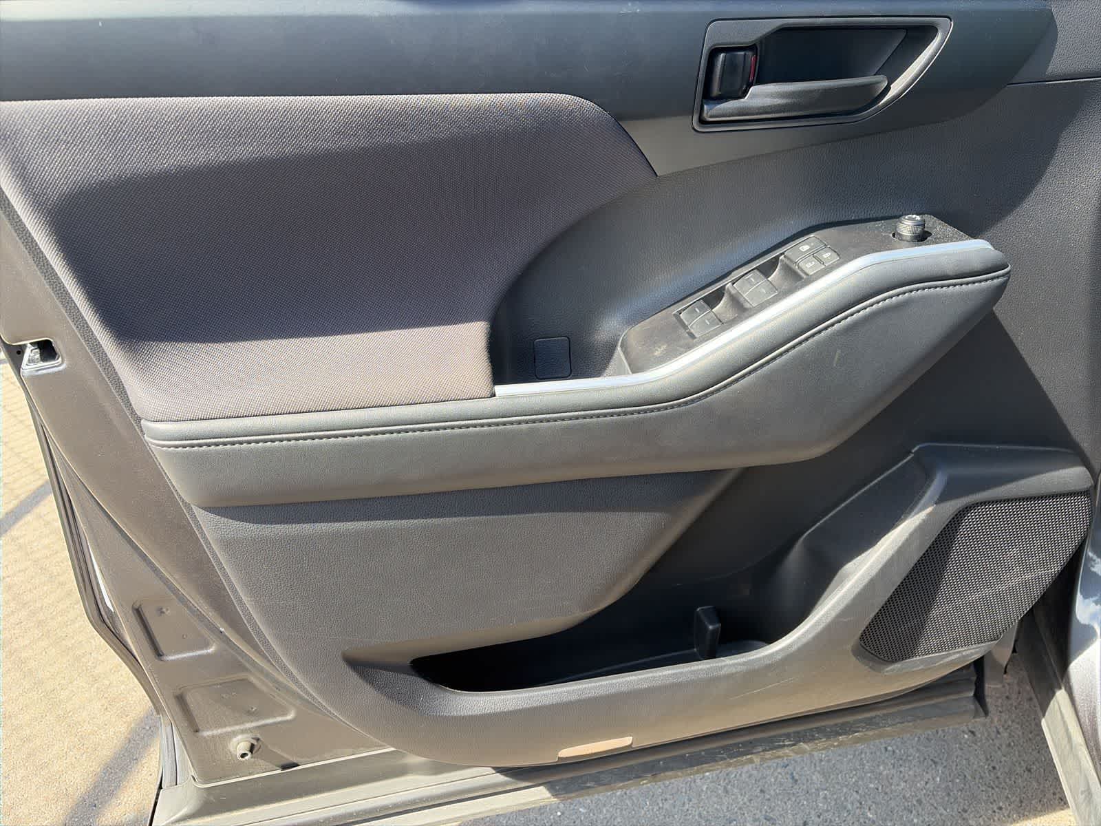 Thumbnail: 2025 Toyota Highlander - 25