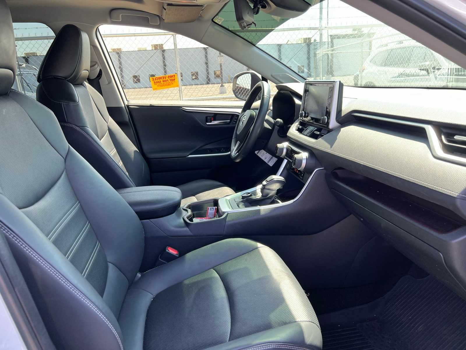 Thumbnail: 2021 Toyota RAV4 - 27