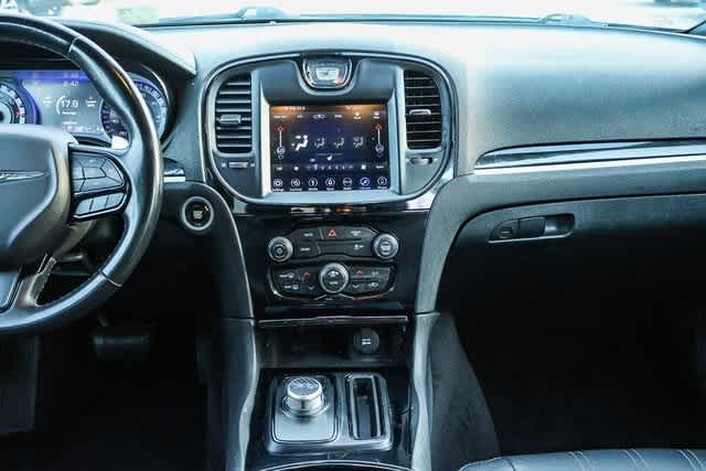 Thumbnail: 2018 Chrysler 300 - 23