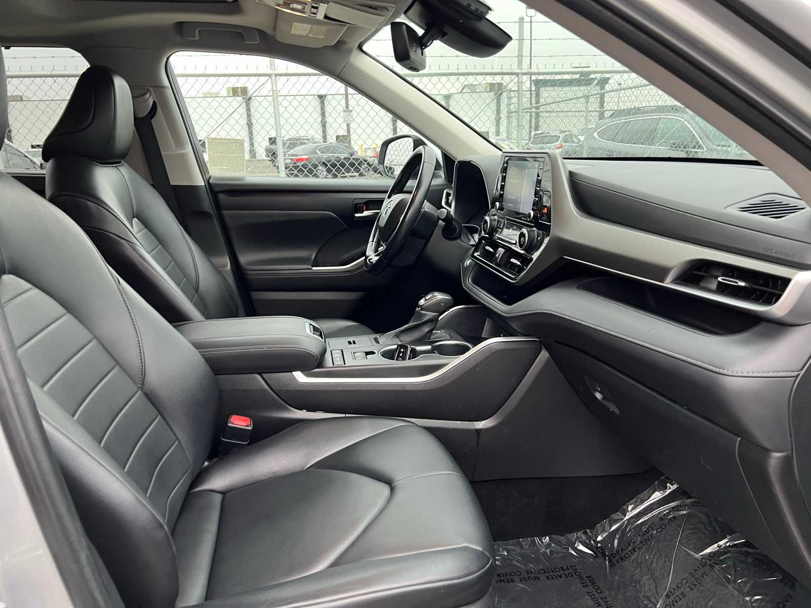 Thumbnail: 2021 Toyota Highlander - 28