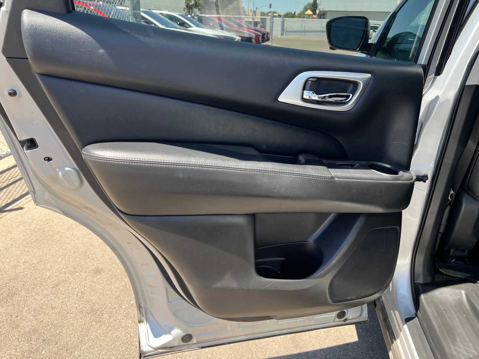 Thumbnail: 2019 Nissan Pathfinder - 20