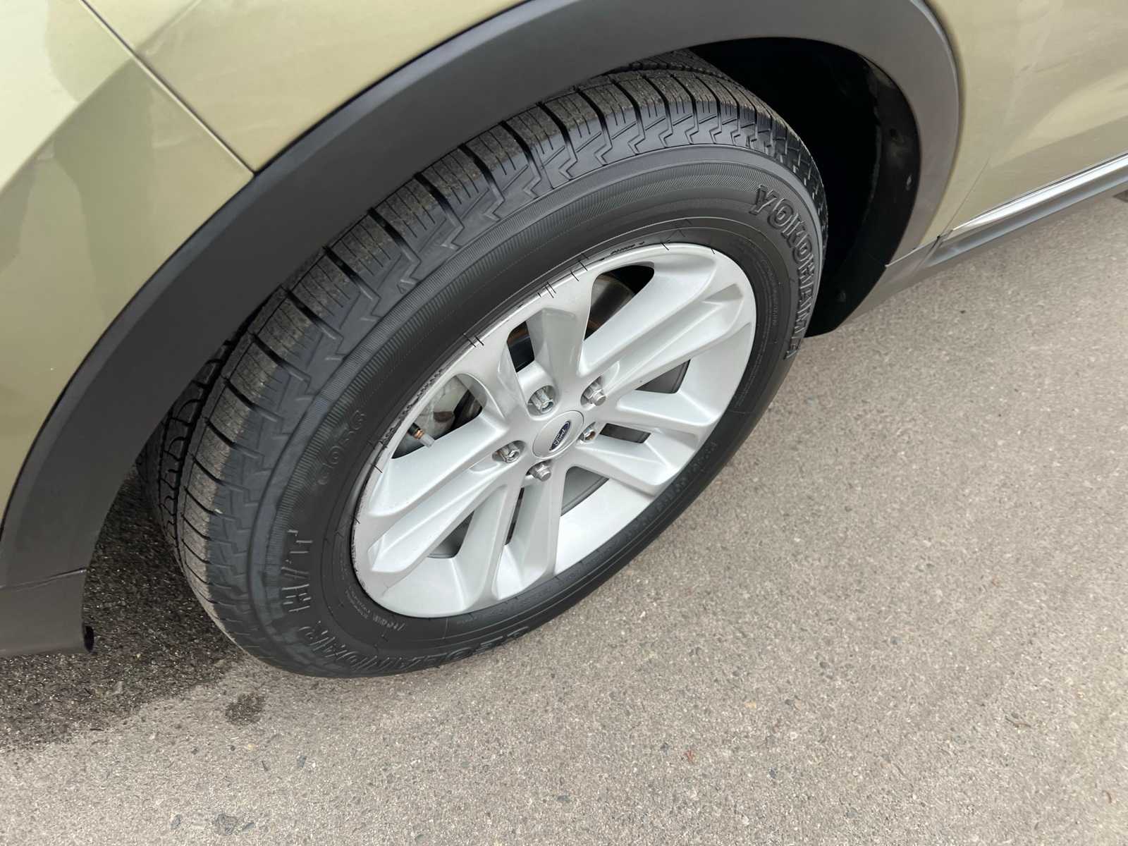 Thumbnail: 2012 Ford Explorer - 12