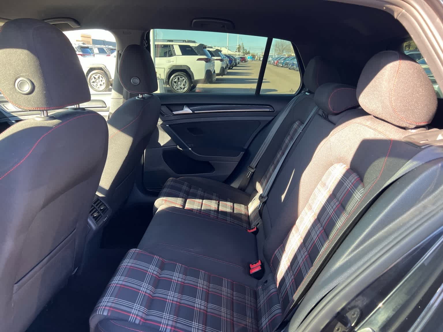 Thumbnail: 2016 Volkswagen Golf - 18