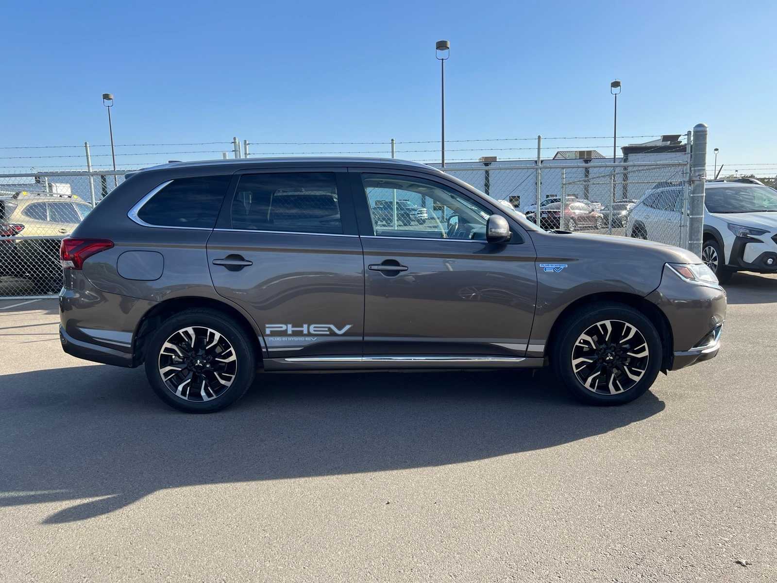 Thumbnail: 2018 Mitsubishi Outlander - 10