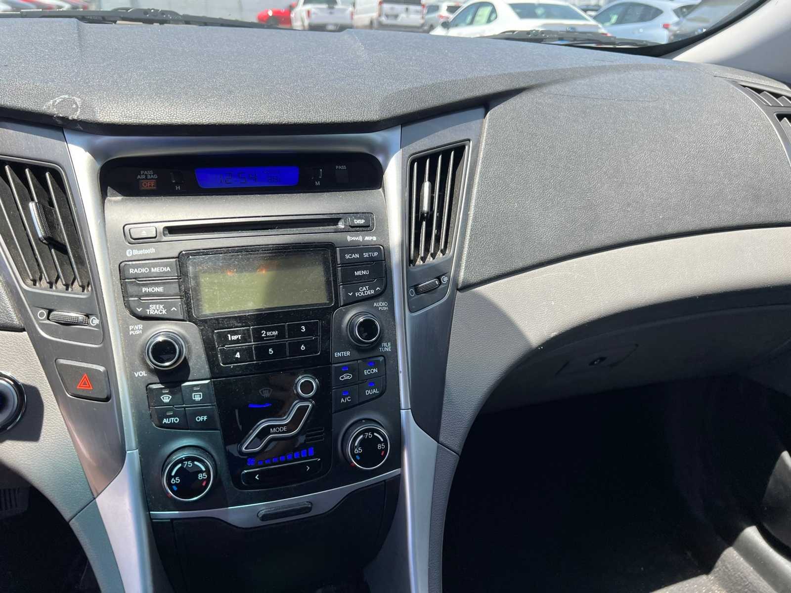 Thumbnail: 2012 Hyundai Sonata - 31