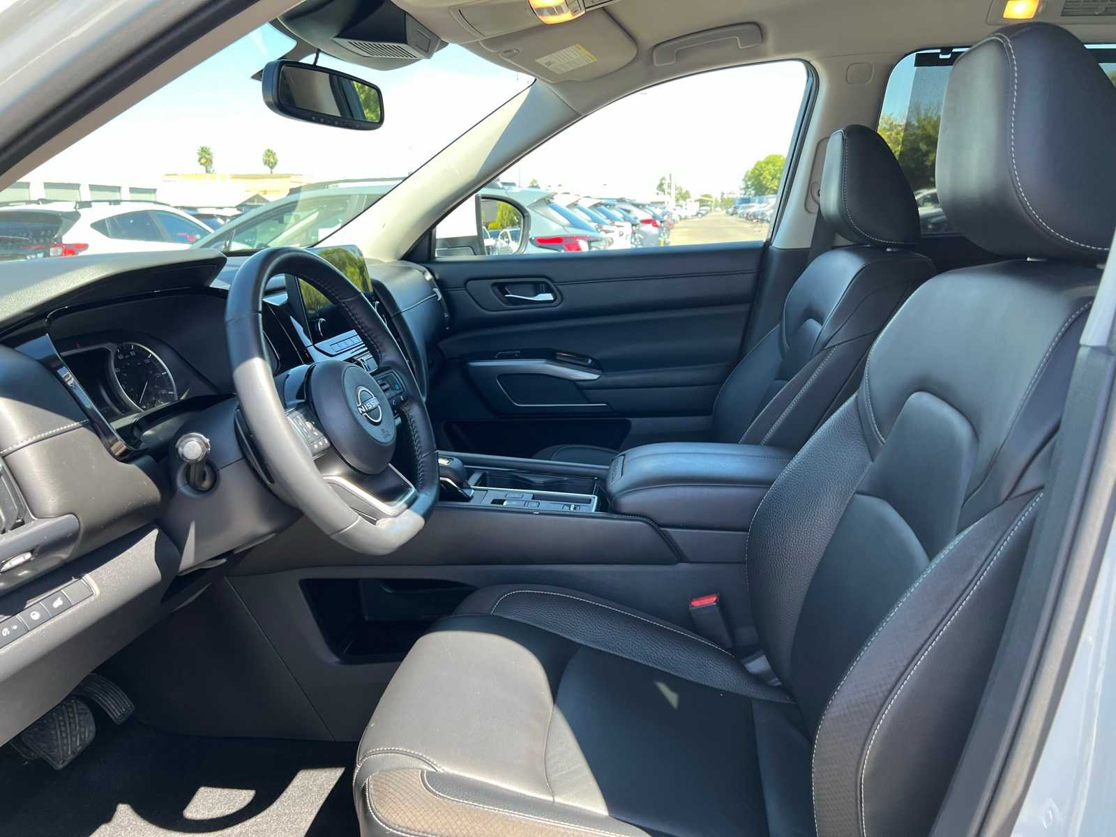 Thumbnail: 2022 Nissan Pathfinder - 15