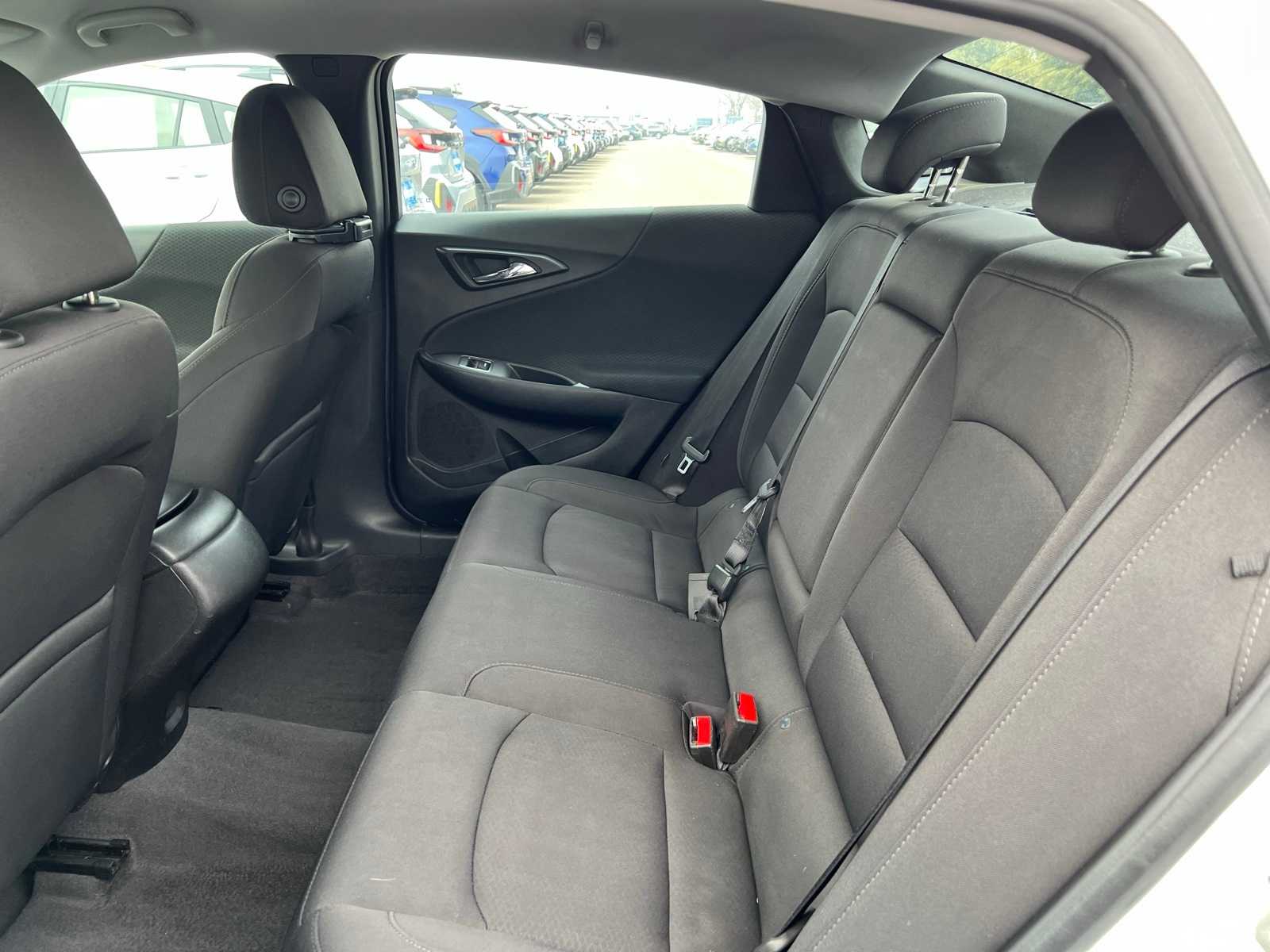 Thumbnail: 2018 Chevrolet Malibu - 18