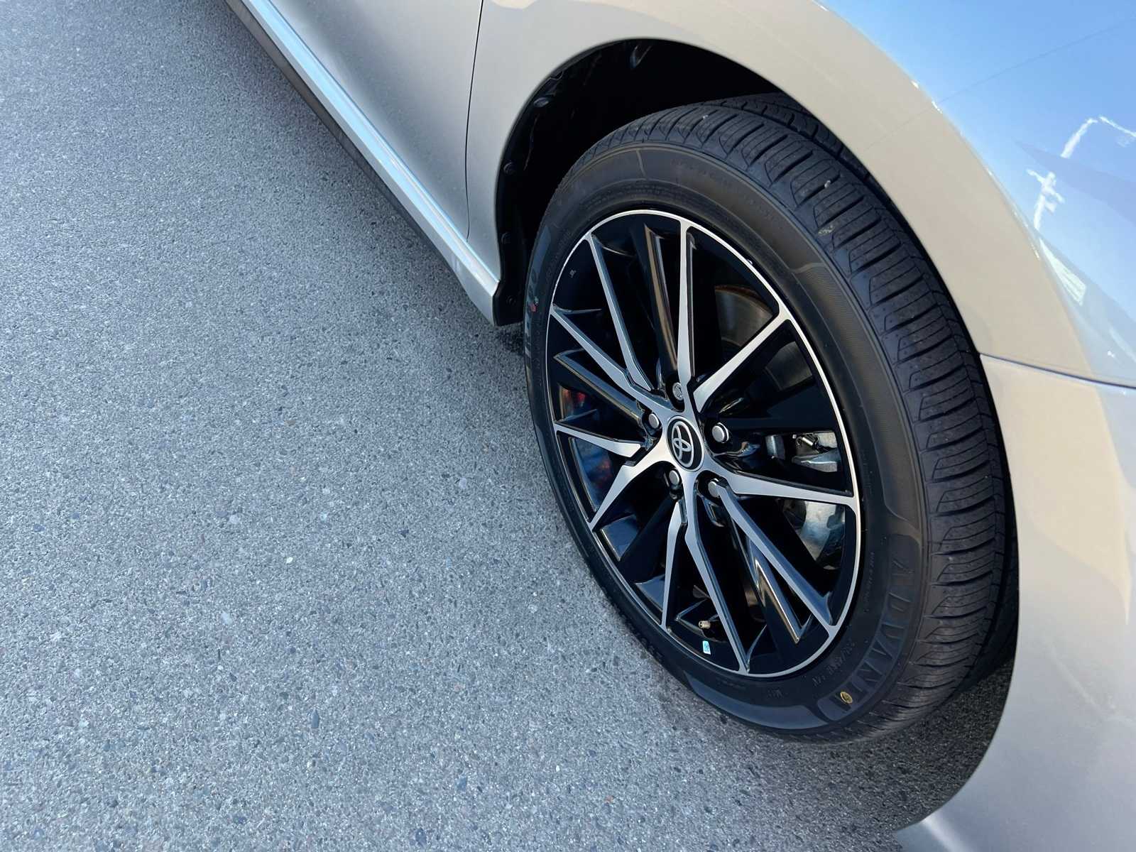 Thumbnail: 2023 Toyota Camry - 24