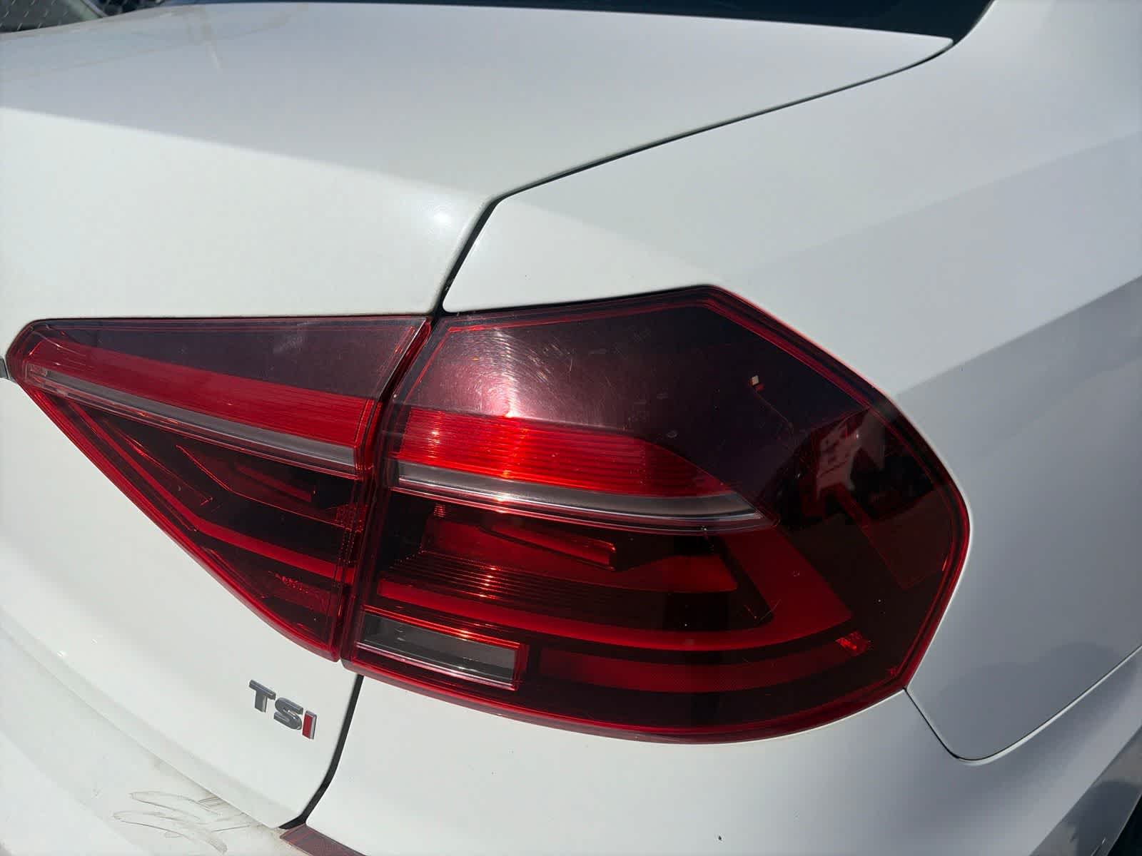 Thumbnail: 2017 Volkswagen Passat - 9