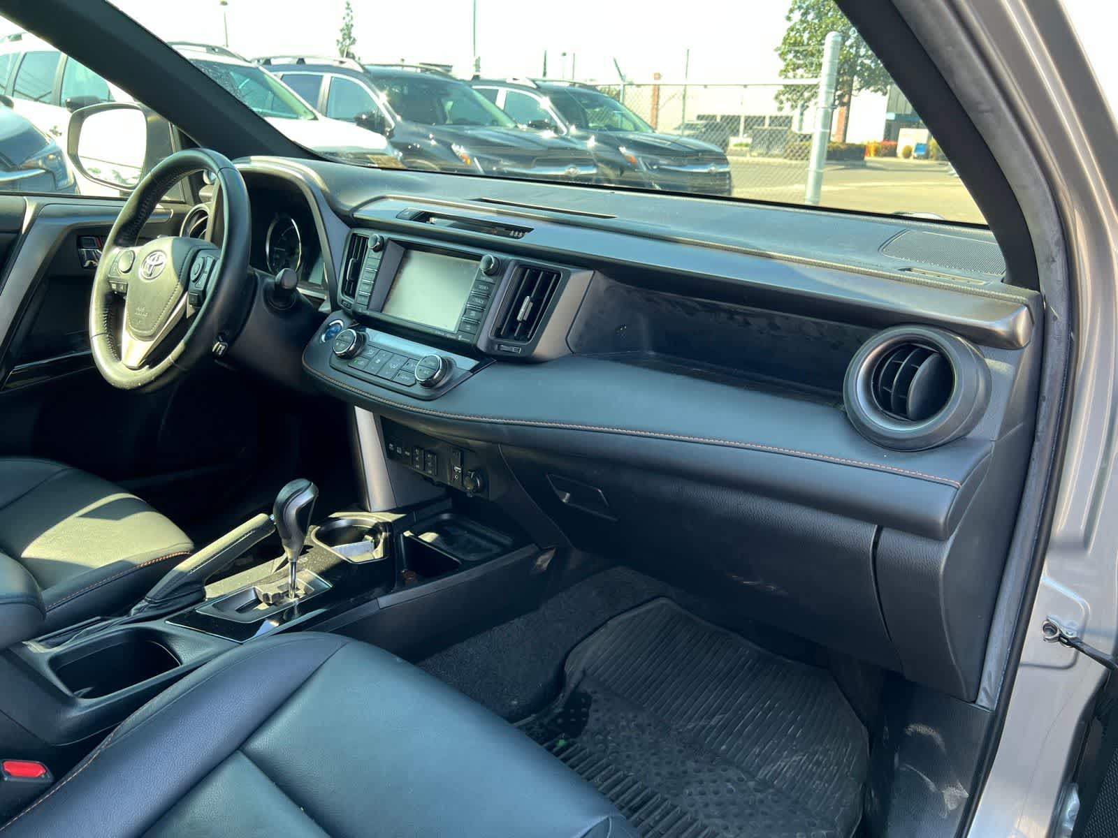 Thumbnail: 2017 Toyota RAV4 - 25