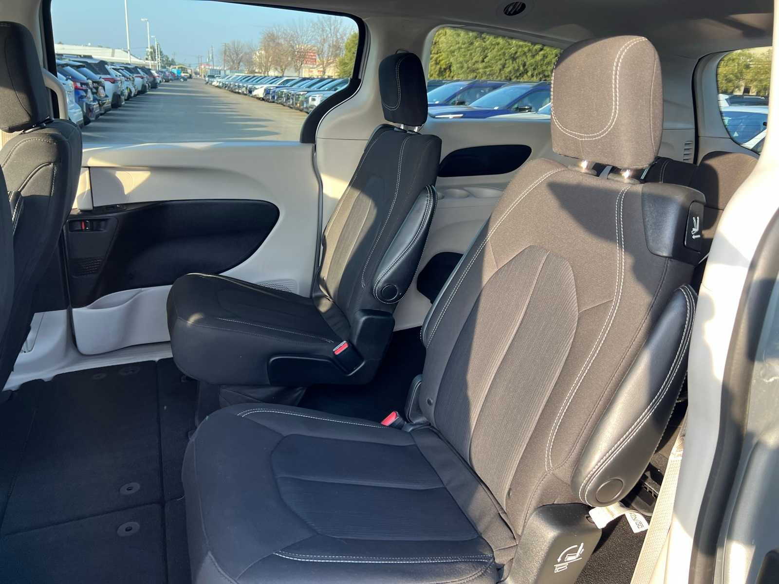 Thumbnail: 2023 Chrysler Voyager - 18