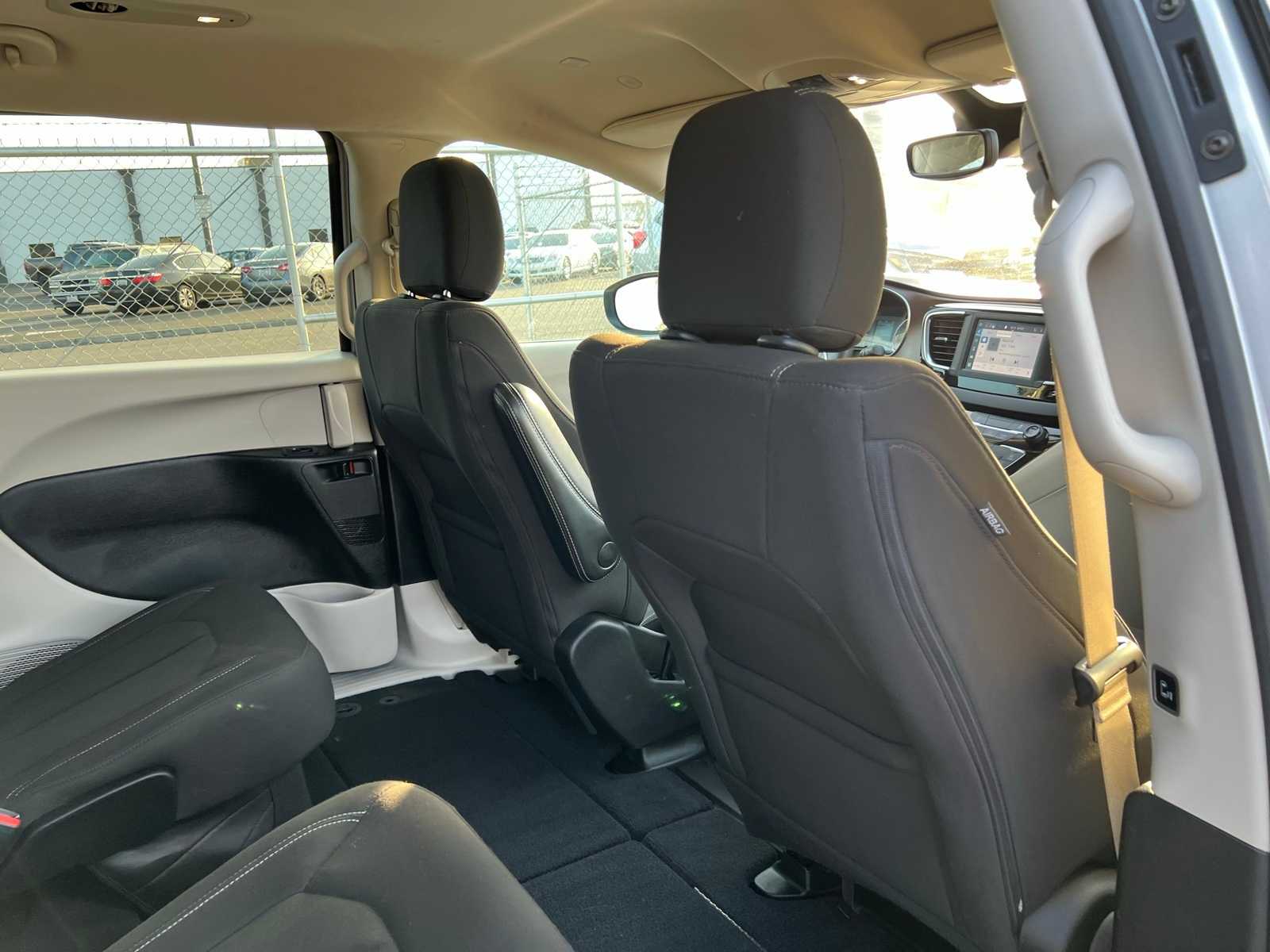 Thumbnail: 2023 Chrysler Voyager - 21